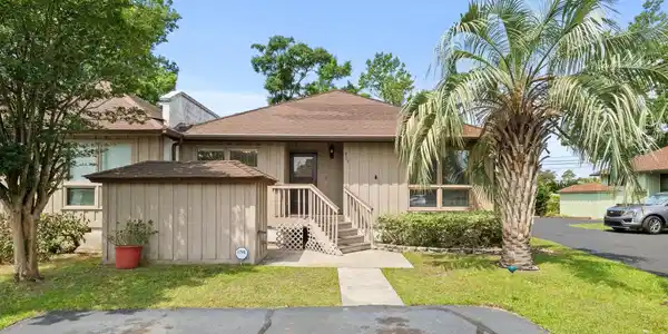 901 Colony Dr.