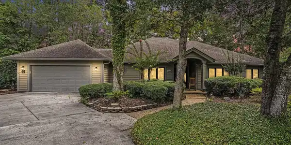 1221 Spinnaker Dr.