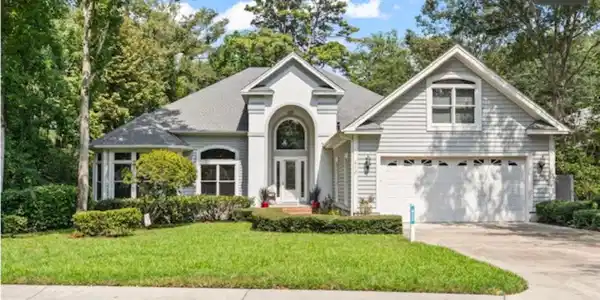 812 Bentley Ln.