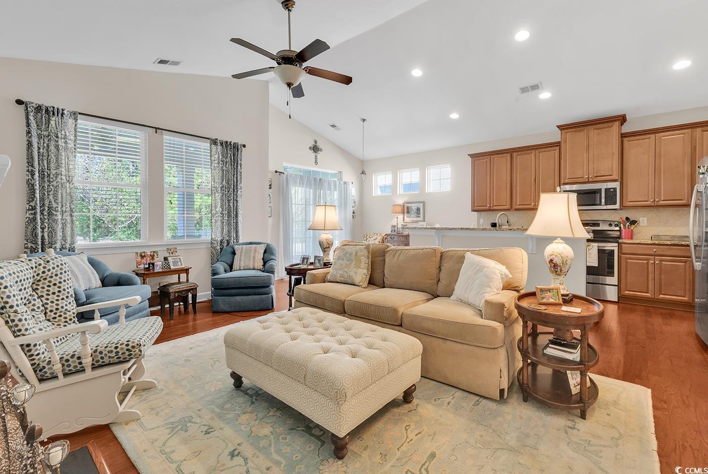 Image 4: Living area with wood finished floors, a ceiling f Image 4: Living area with wood finished floors, a ceiling f