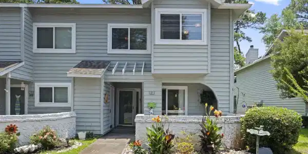 81 Shadow Moss Pl.