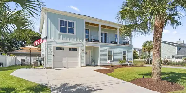 717 9th Ave. S