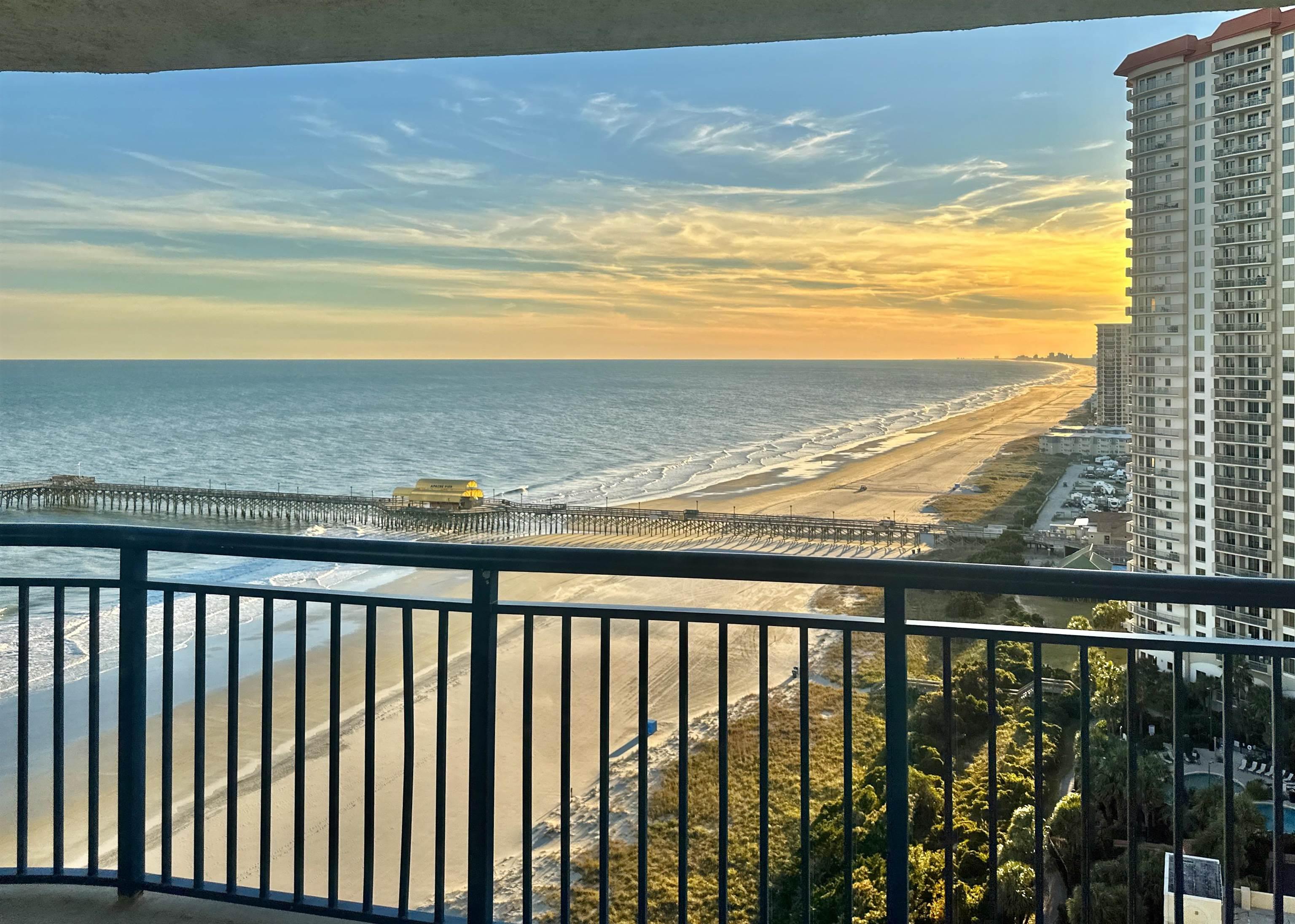 Image 4: Water view with nearby beach