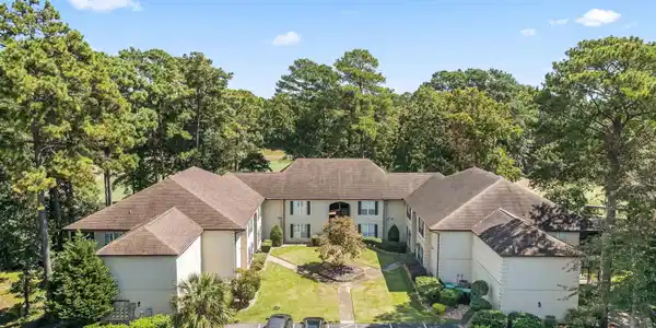 411 Pipers Ln.
