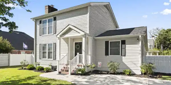 1008 Anne St.