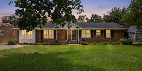4700 Pine Lakes Dr.
