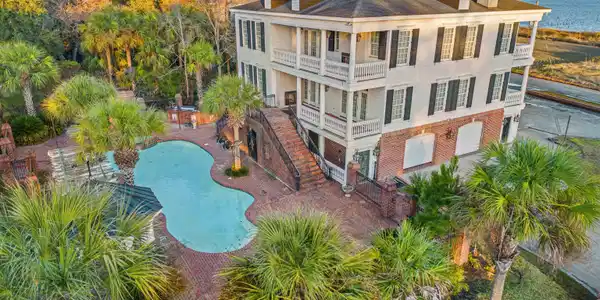 101 Greenwich Dr.