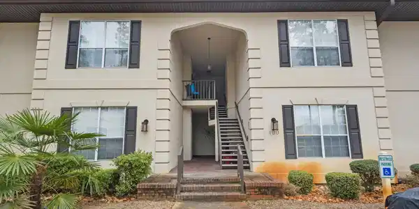 107 Pipers Ln.