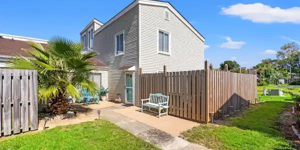 800 9th Ave. S