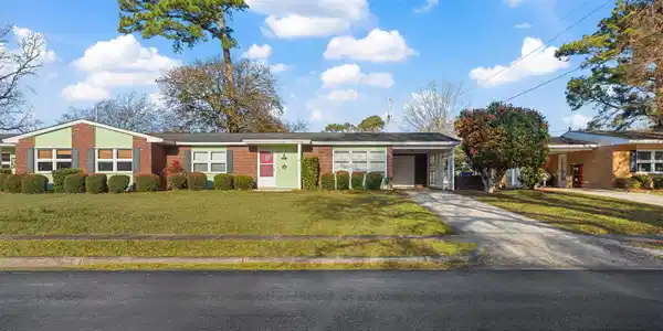 539 Redwood Ave.