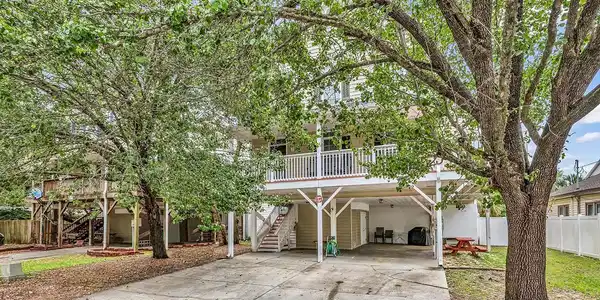 17 South Oak Dr.