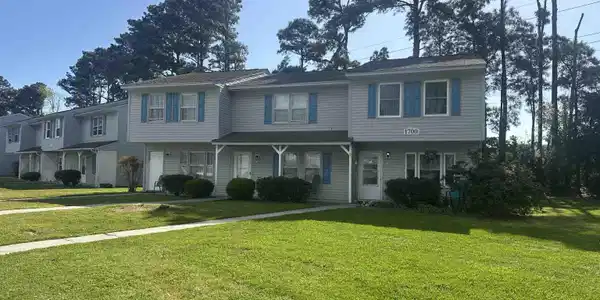 1700 Fawn Vista N