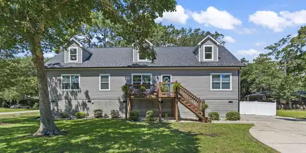 389 2nd Ave. S