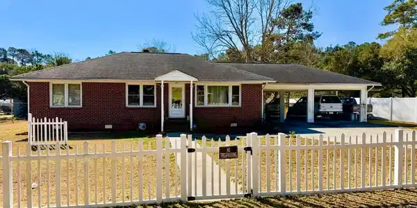811 Cedar St.