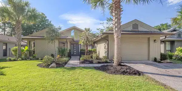 985 Cedarwood Circle