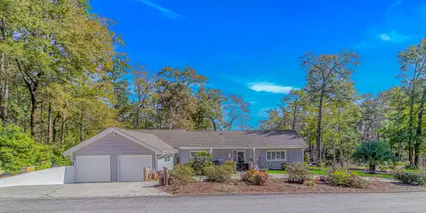 2104 Adams Circle