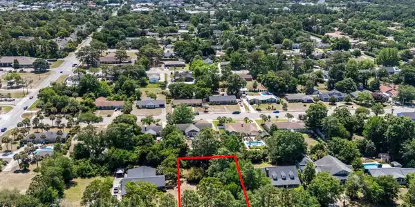 7614 Parkwood Dr.