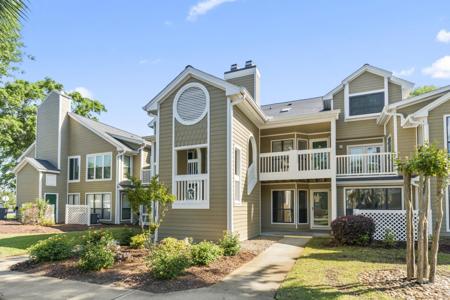 900 Courtyard Dr.