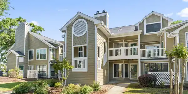 900 Courtyard Dr.