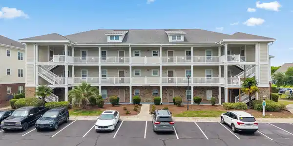 600 Heathrow Dr.