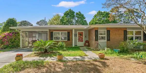 651 Redwood Ave.