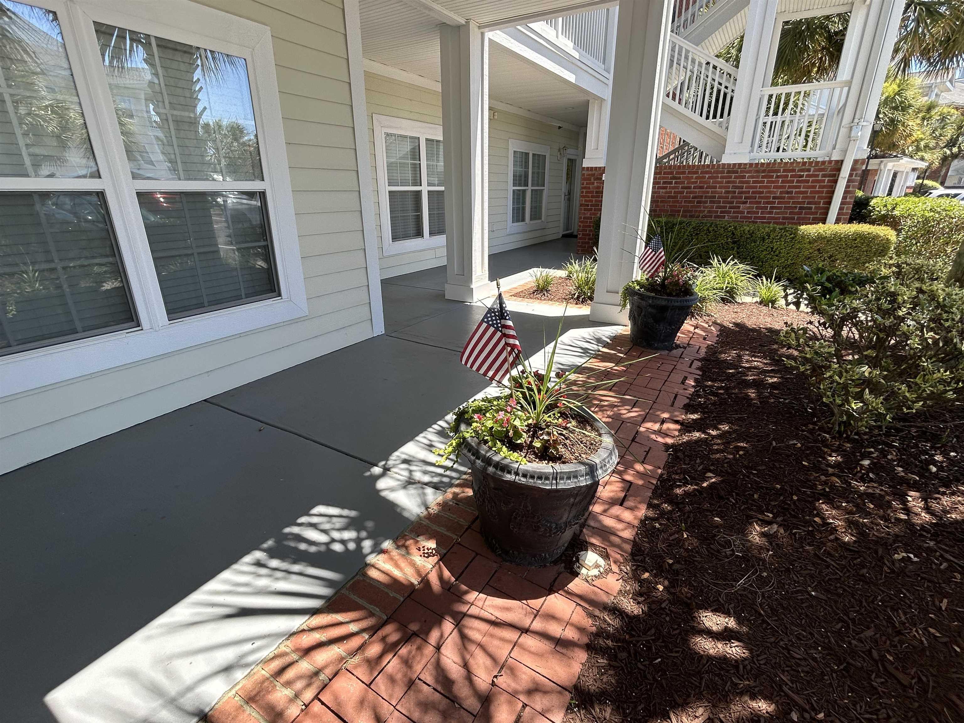 Image 4: Brick, Hardy Plank, Vinyl, low maintenance.