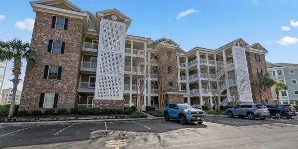 4851 Luster Leaf Circle
