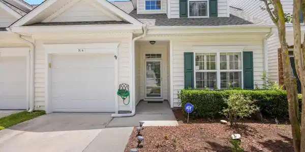 714 Botany Loop