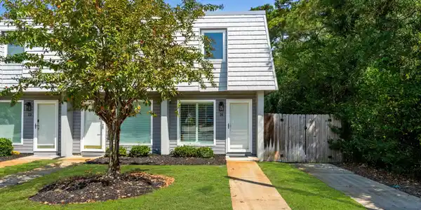 1621 Edge Dr.