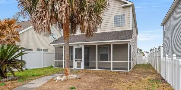 1020 Phyllis St.
