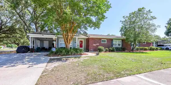 854 Pampas Dr.