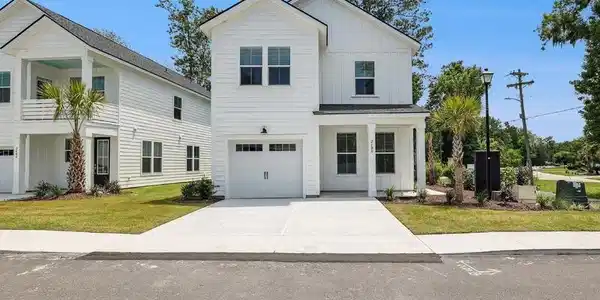 2400 Hillbourne Loop