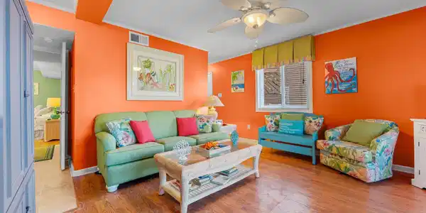 Image 4: Living room with ornamental molding, wood finished Image 4: Living room with ornamental molding, wood finished