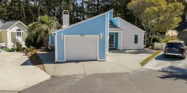 128 Dogwood Pl.