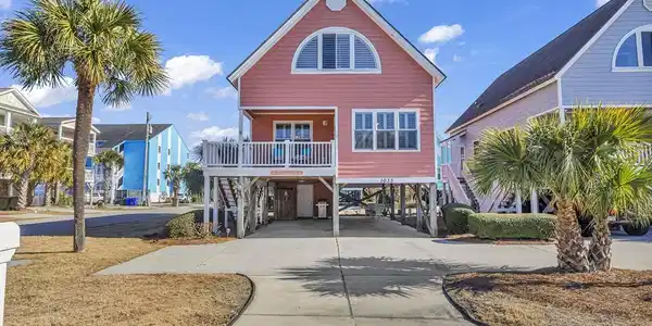 1033 N Dogwood Dr.