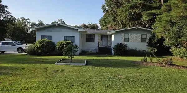 1370 SE Harbour Towne Dr.