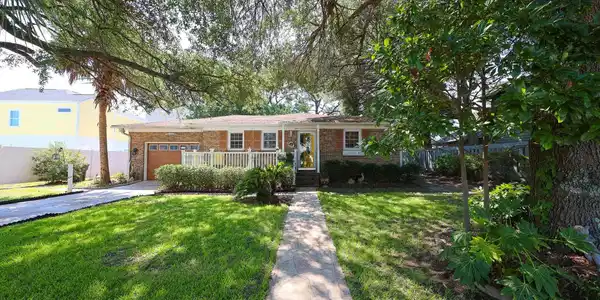 903 Tiffany Ln.