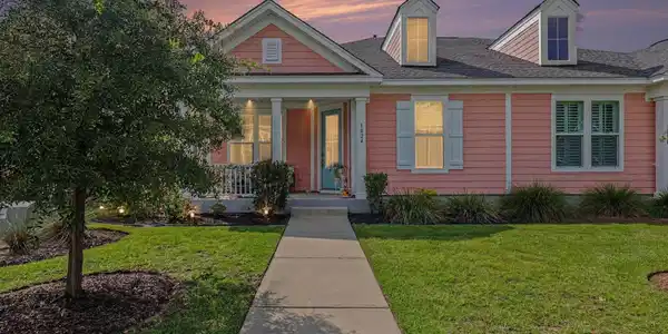 1024 Longwood Bluffs Circle