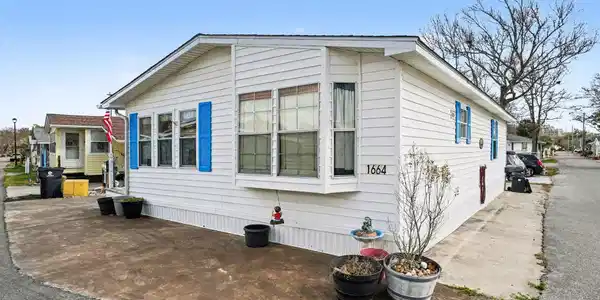 1664 E Lake Dr.