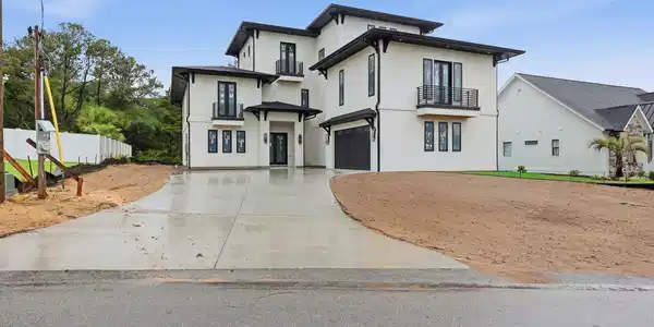 918 Strand Ave.