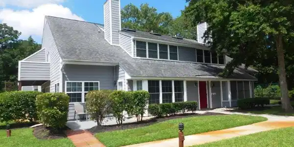 1202 Tiffany Ln.