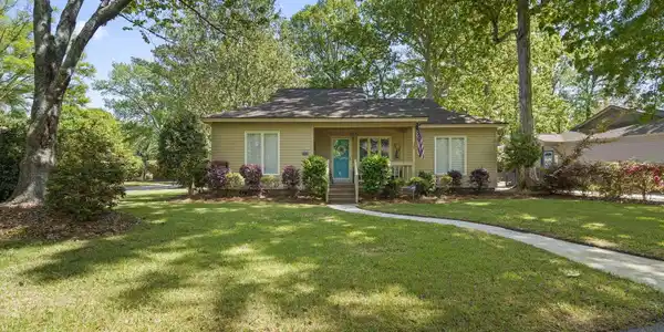 850 King James Ct.