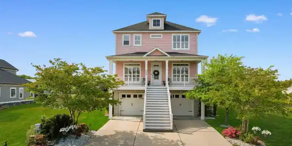 338 Harbour View Dr.
