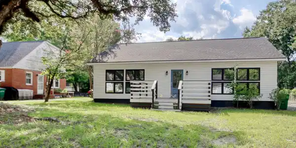 1710 Oak St.