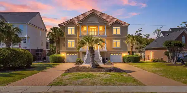 701 Hillside Ave. N