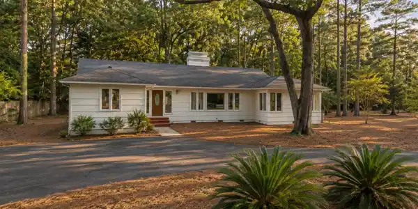231 Live Oak Ln.