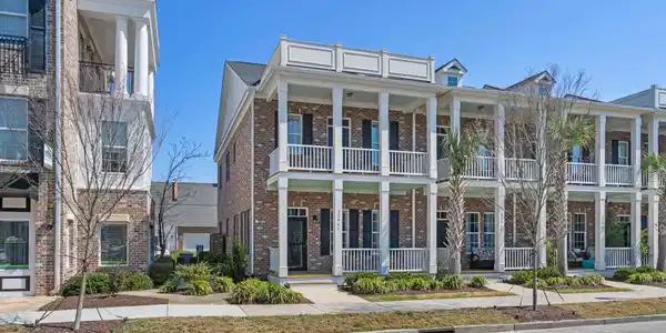 2794 Howard Ave.