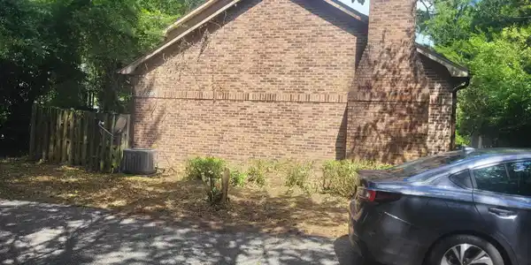 6301 Hawthorne Ln.