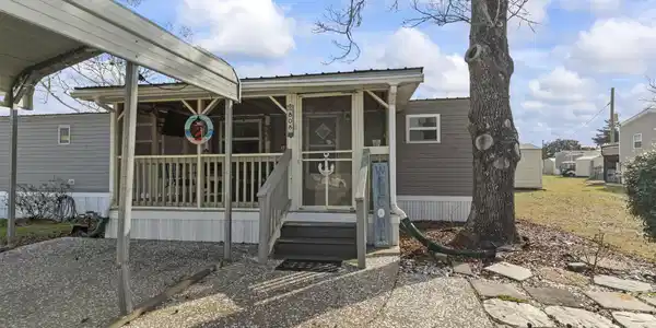 808 Waterway Dr.
