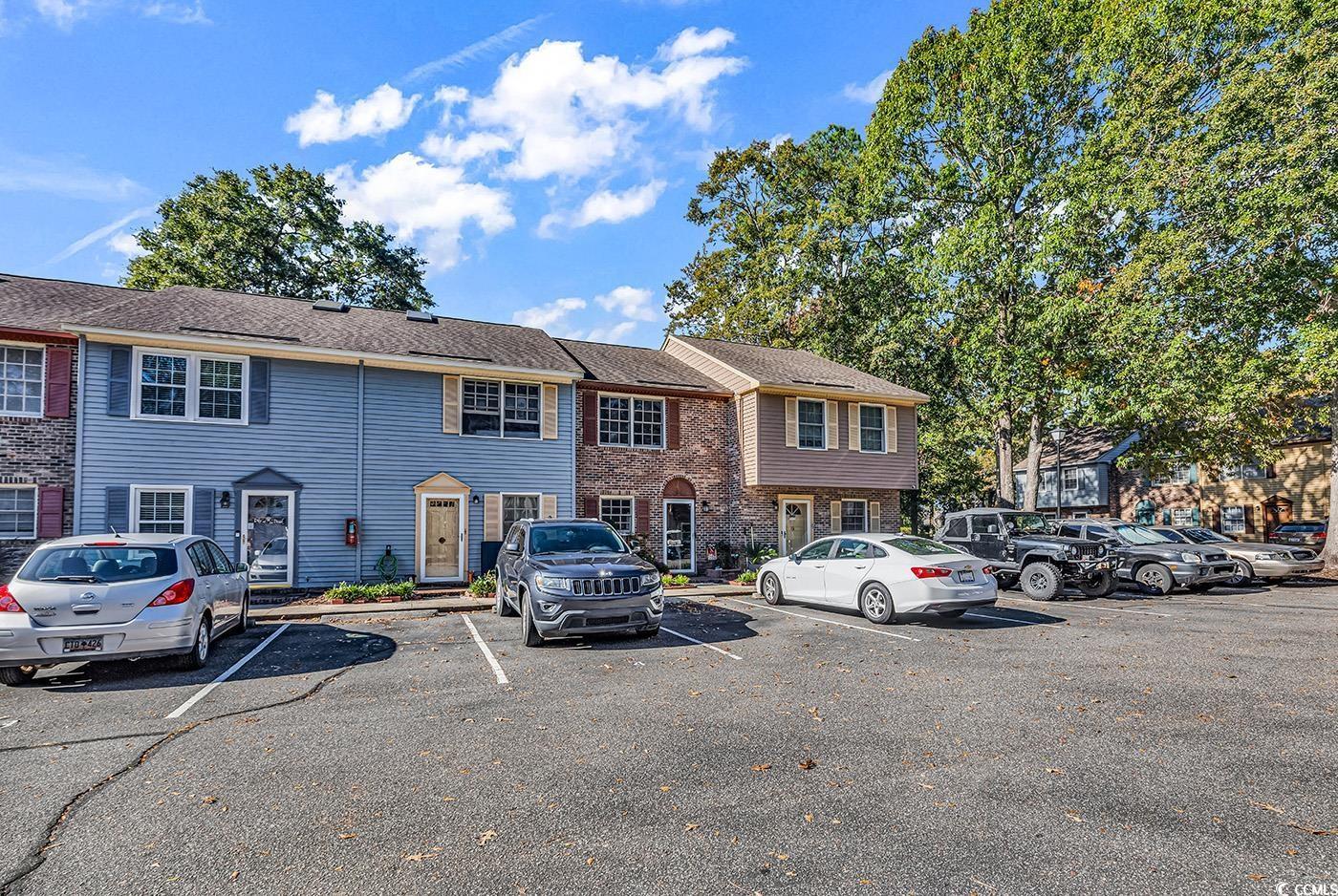 Image 2: Colonial home with uncovered parking Image 2: Colonial home with uncovered parking